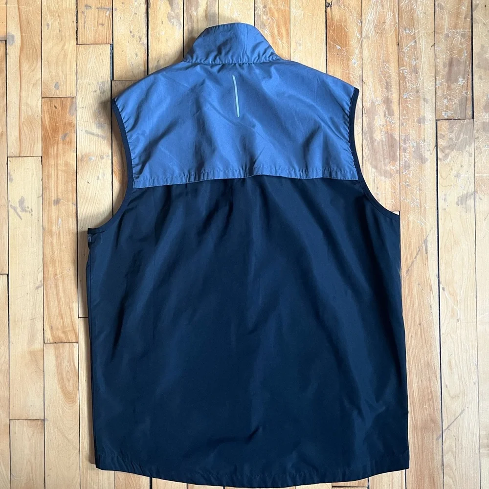 RUNNING ROOM SLEEVELESS RUNNING JACKET - Picture 5 of 5